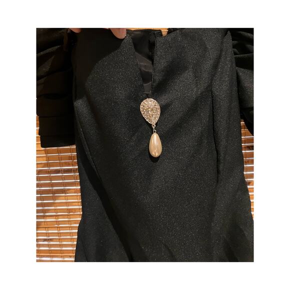 Chic Black Off-Shoulder Maxi Dress - Picture 4 of 6